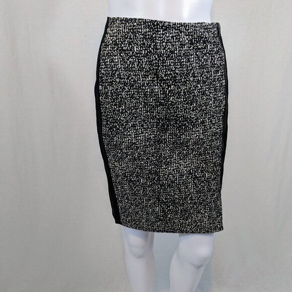 Ann Taylor Women's Pencil Skirt Size 00P Black and Ivory Side Zip - Picture 1 of 5